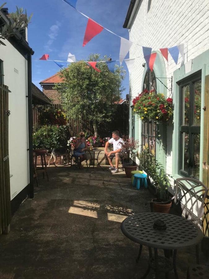 The Claremont Inn Bognor Regis Exterior photo